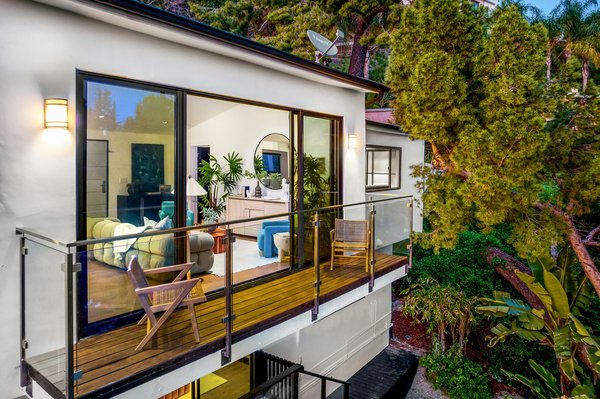 What's the Best Way to Create a Modern Home Exterior with Traditional Stone Cladding?